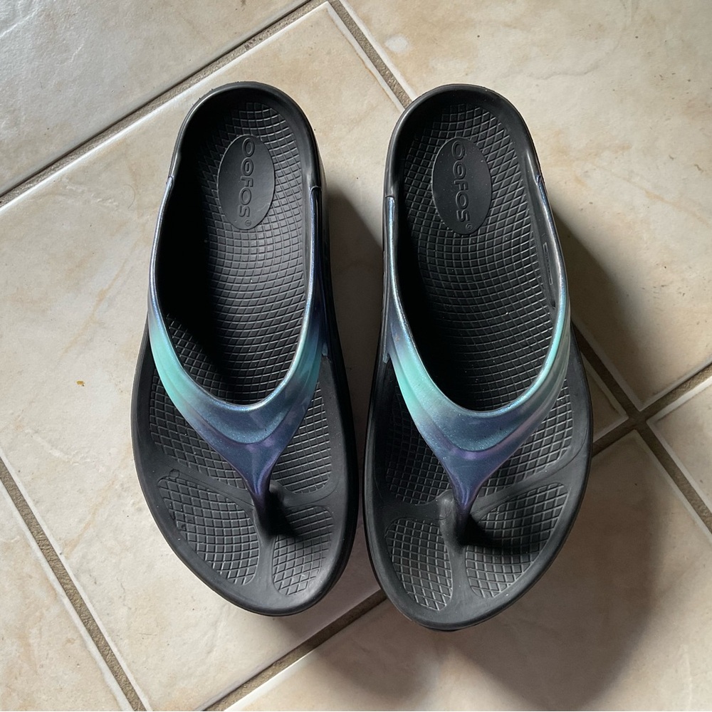 OOFOS IRIDESCENT BLUE